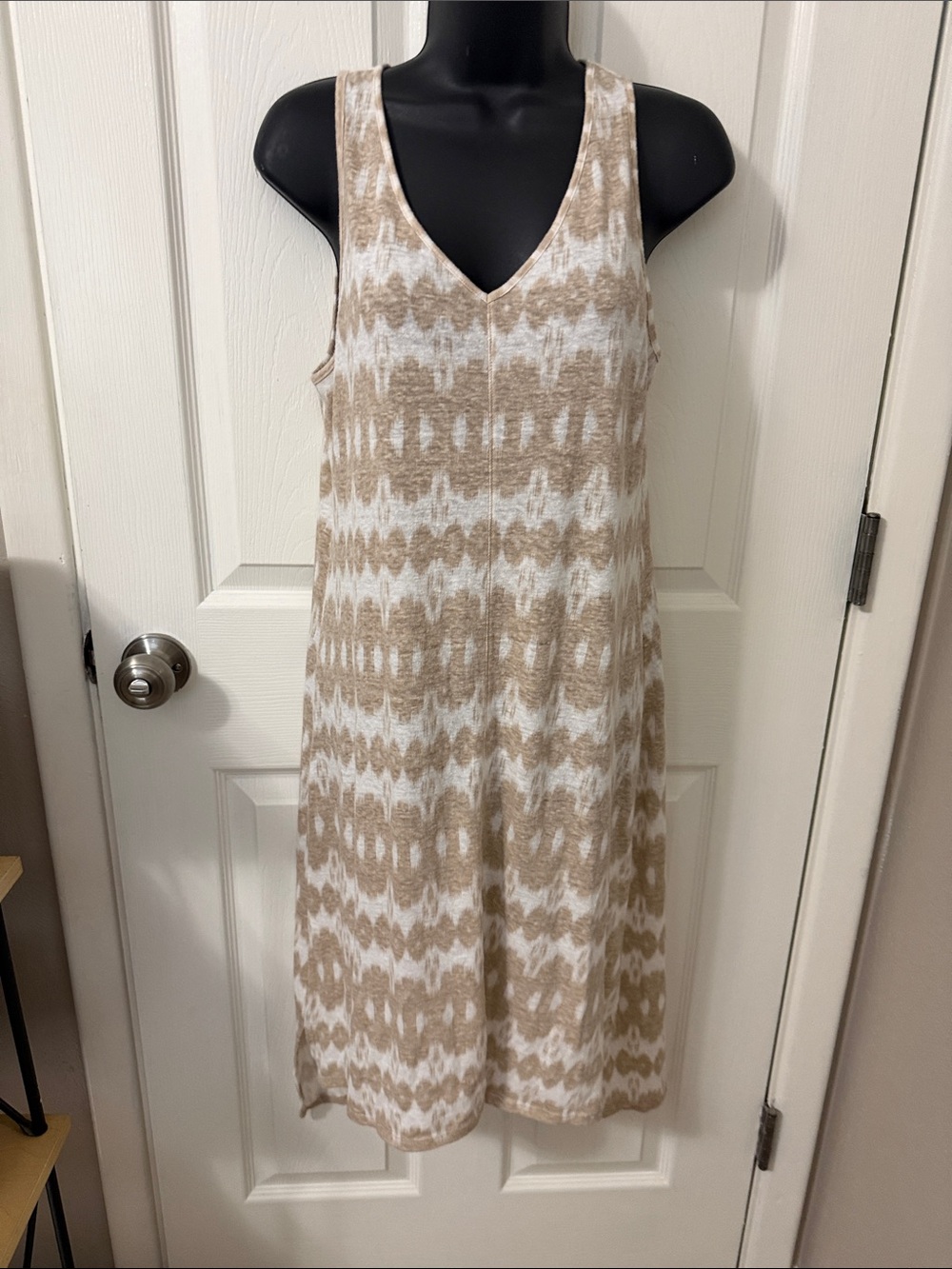 Gilligan & O'Malley Beige and White V-Neck Midi Dress